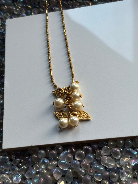 Cream Shell Pearl Gemstone Crystal & Paisley Leaf Charm Gold Necklace (Certified)