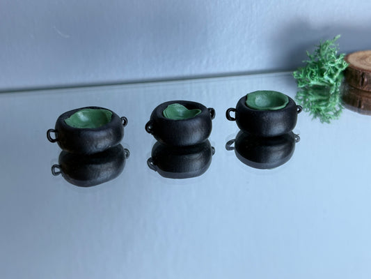 Green Cauldron Clay Art Sphere Holder Mini