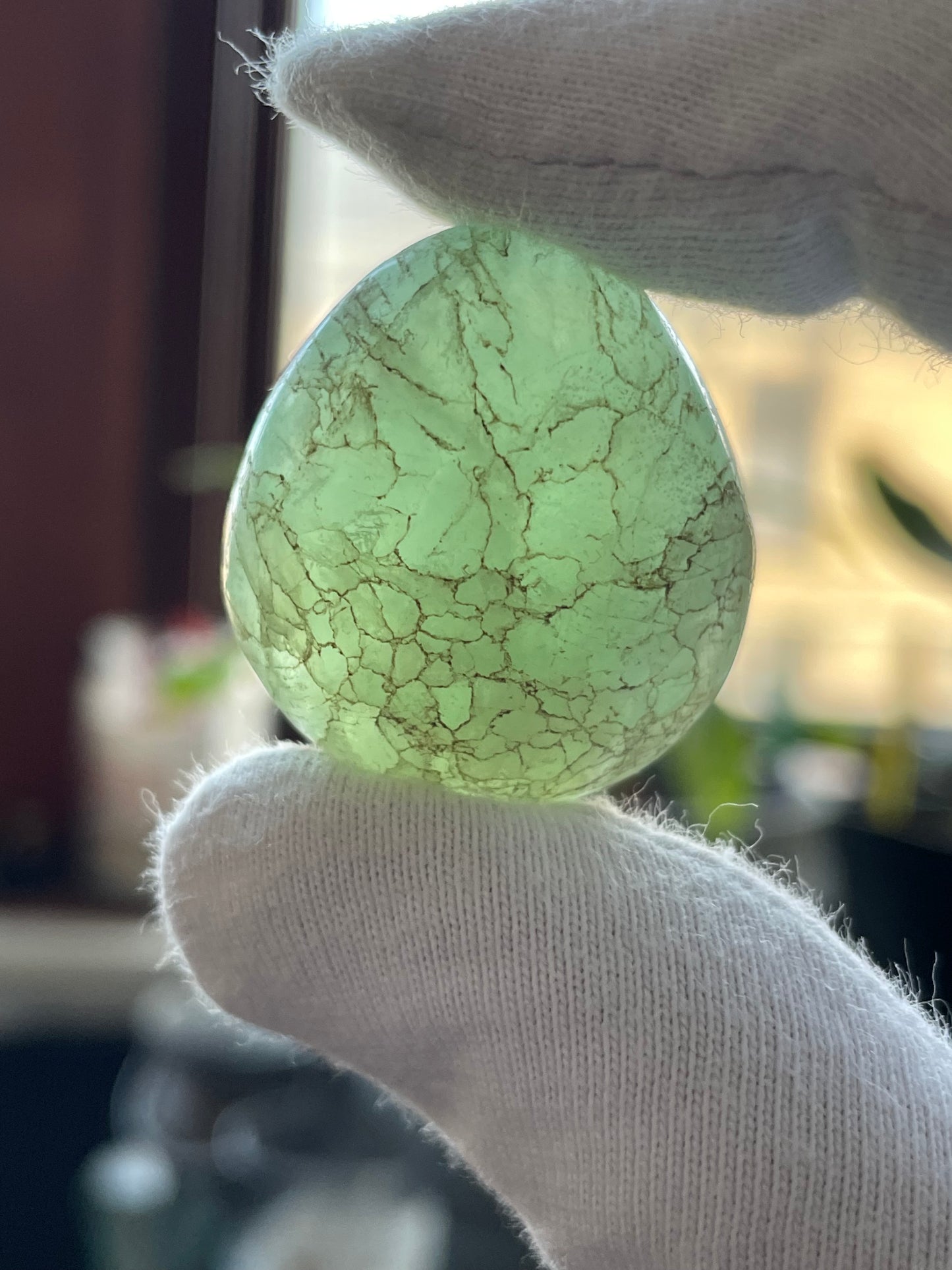 Green Fluorite Uv Reactive Crystal Gemstone Palm stone - S (D)