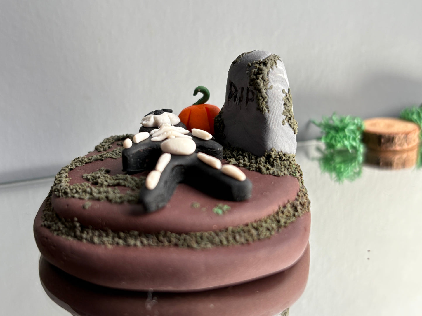 Spooky Graveyard Skeleton Pumpkin Circle Clay Sculpture