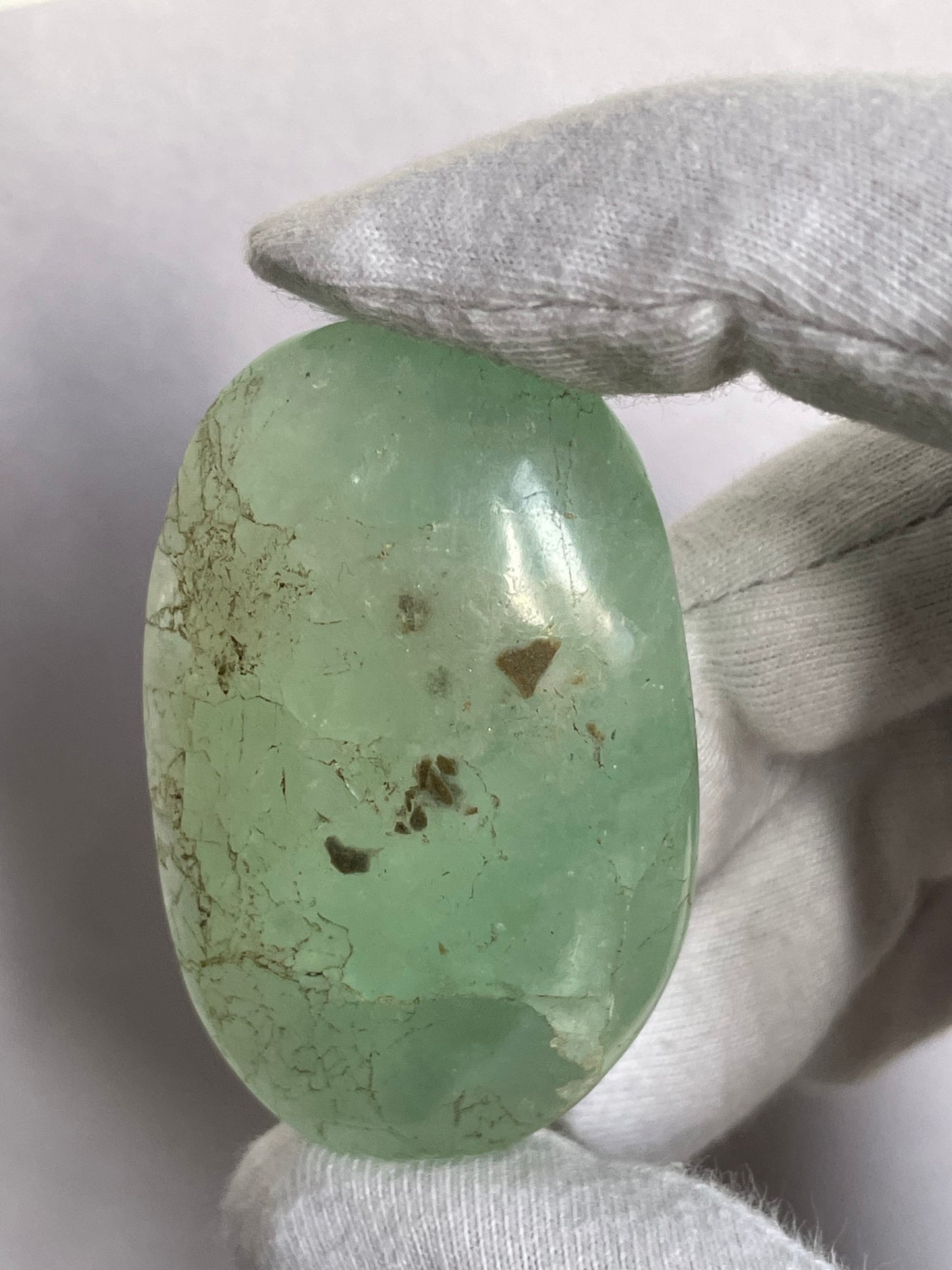 Green Fluorite Uv Reactive Crystal Gemstone Palm stone - S (E)