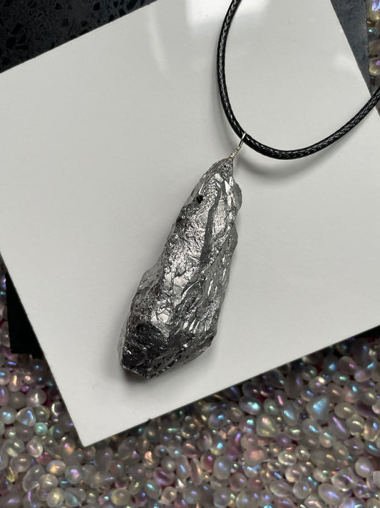 Silver Titanium Coated Quartz Crystal Gemstone Necklace (1)