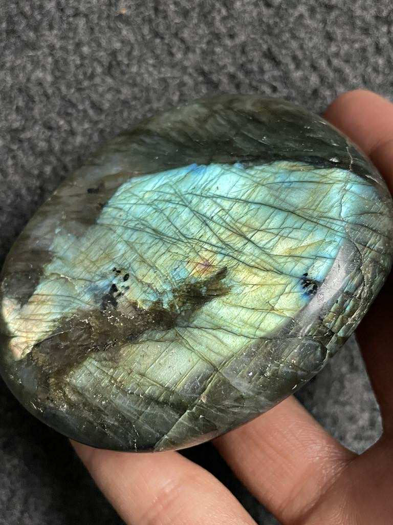 Labradorite Crystal Gemstone Palmstone (L)