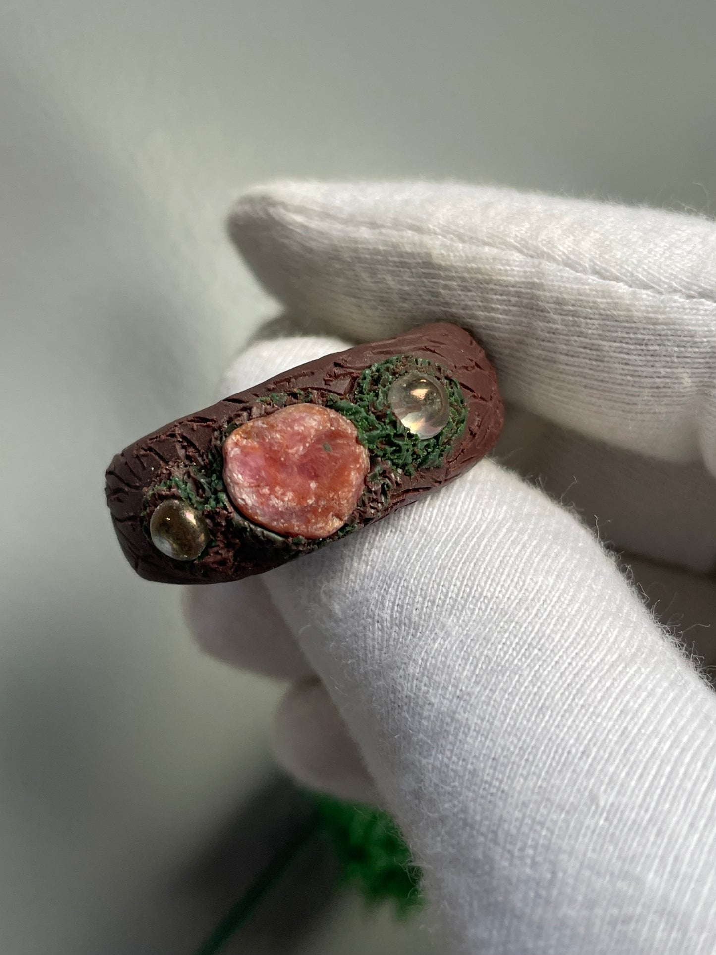 Rainbow Quartz Crystal Gemstone Sphere Clay Ruby Ring Holder Gift Set