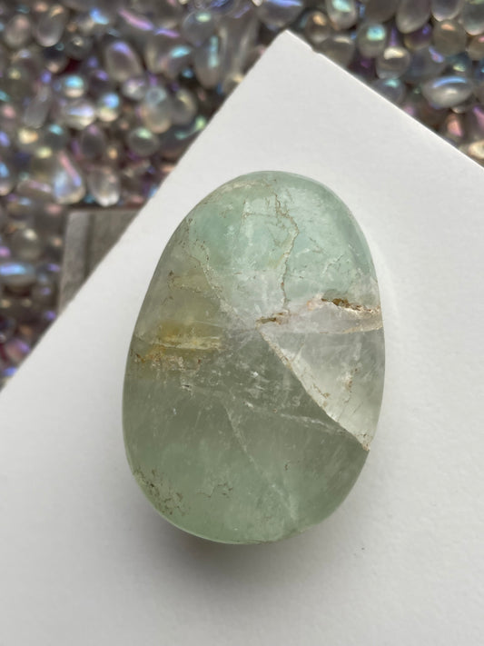 Green Fluorite Uv Reactive Crystal Gemstone Palm stone - S (C)