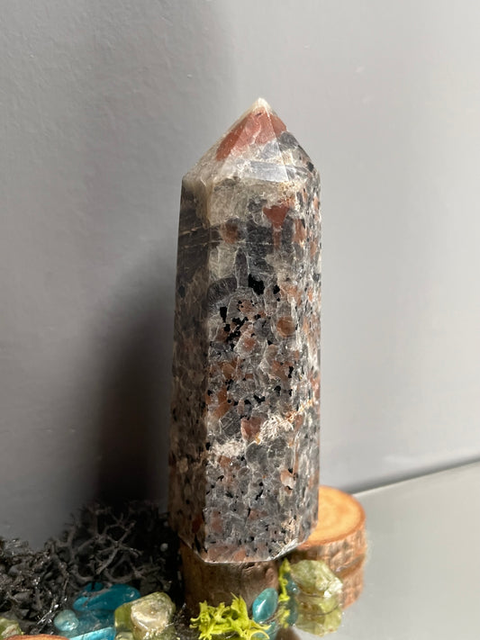 Yooperlite Fluorescent Sodalite Crystal Gemstone Tower Point (3)