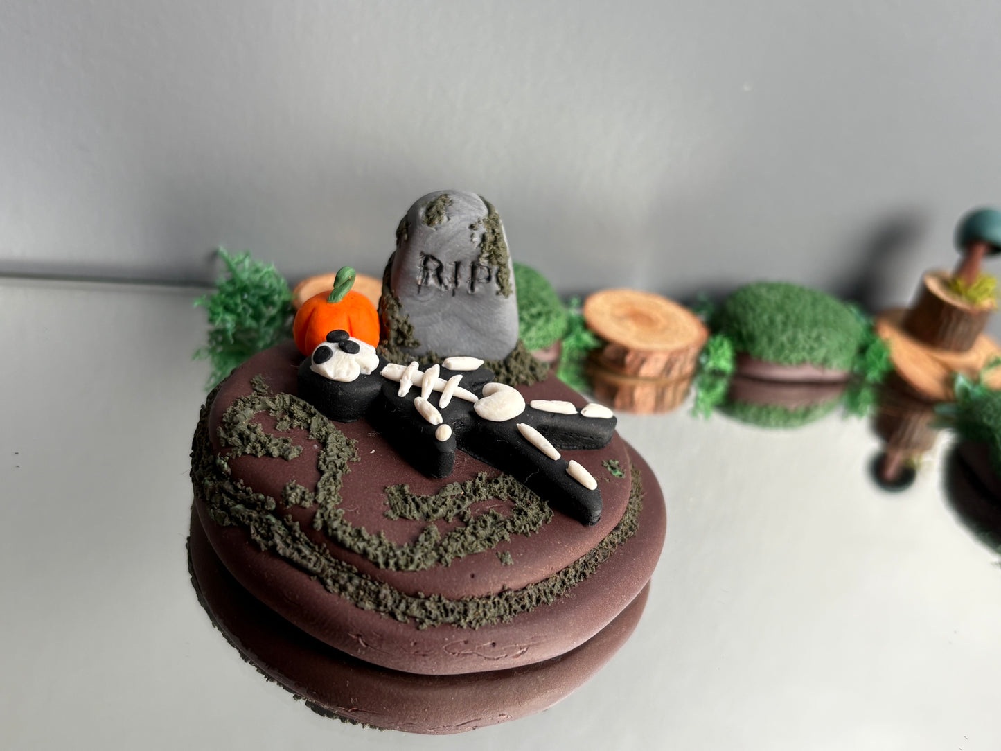 Spooky Graveyard Skeleton Pumpkin Circle Clay Sculpture