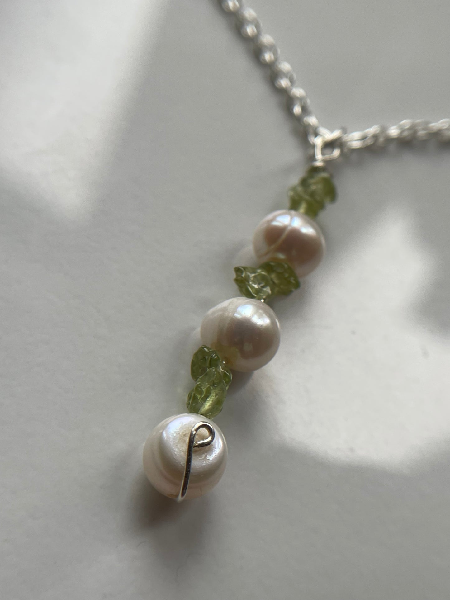 White Pearl & Peridot Rough Crystal Gemstone Silver Necklace