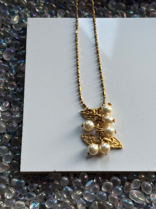 Cream Shell Pearl Gemstone Crystal & Paisley Leaf Charm Gold Necklace (Certified)
