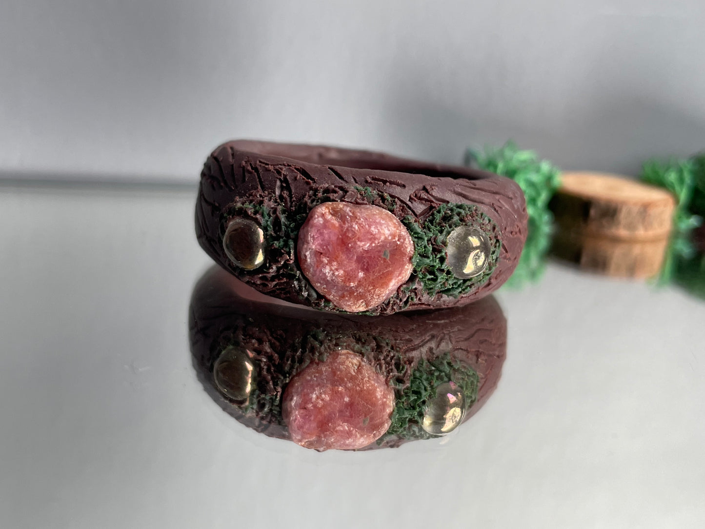 Rainbow Quartz Crystal Gemstone Sphere Clay Ruby Ring Holder Gift Set