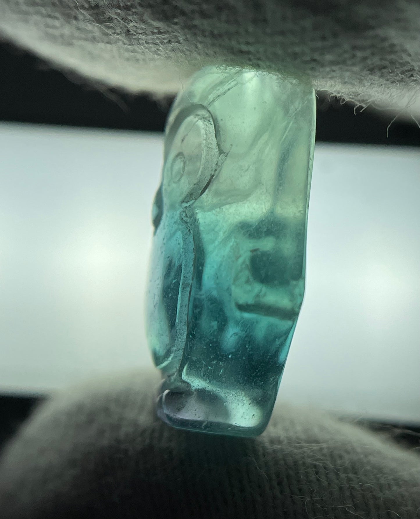 Rainbow Fluorite Micro Pocket Pet Penguin Crystal Gemstone Carving (3)