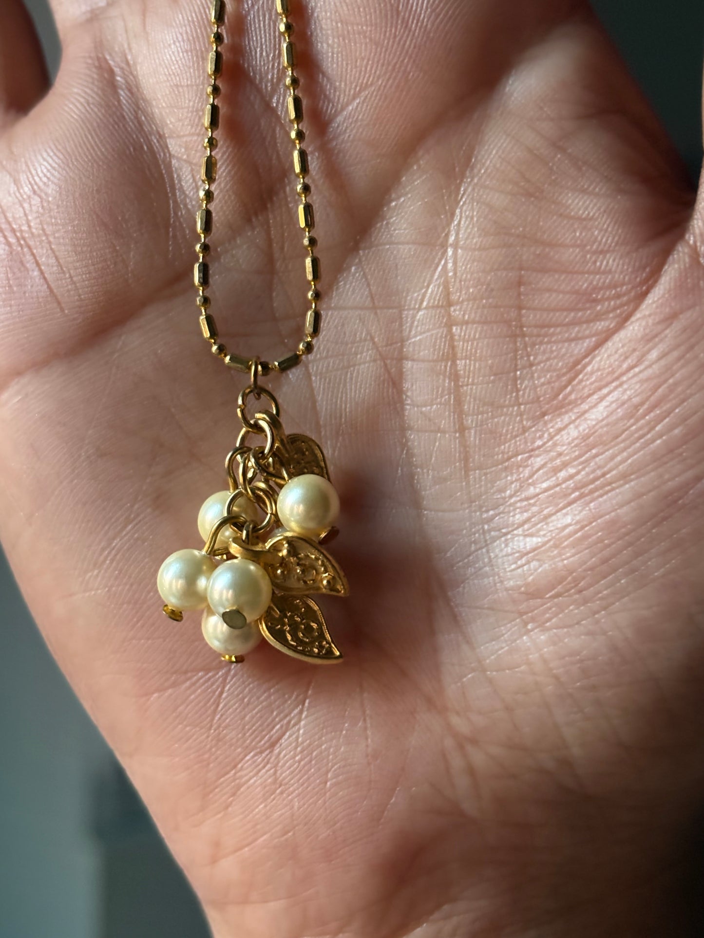 Cream Shell Pearl Gemstone Crystal & Paisley Leaf Charm Gold Necklace (Certified)
