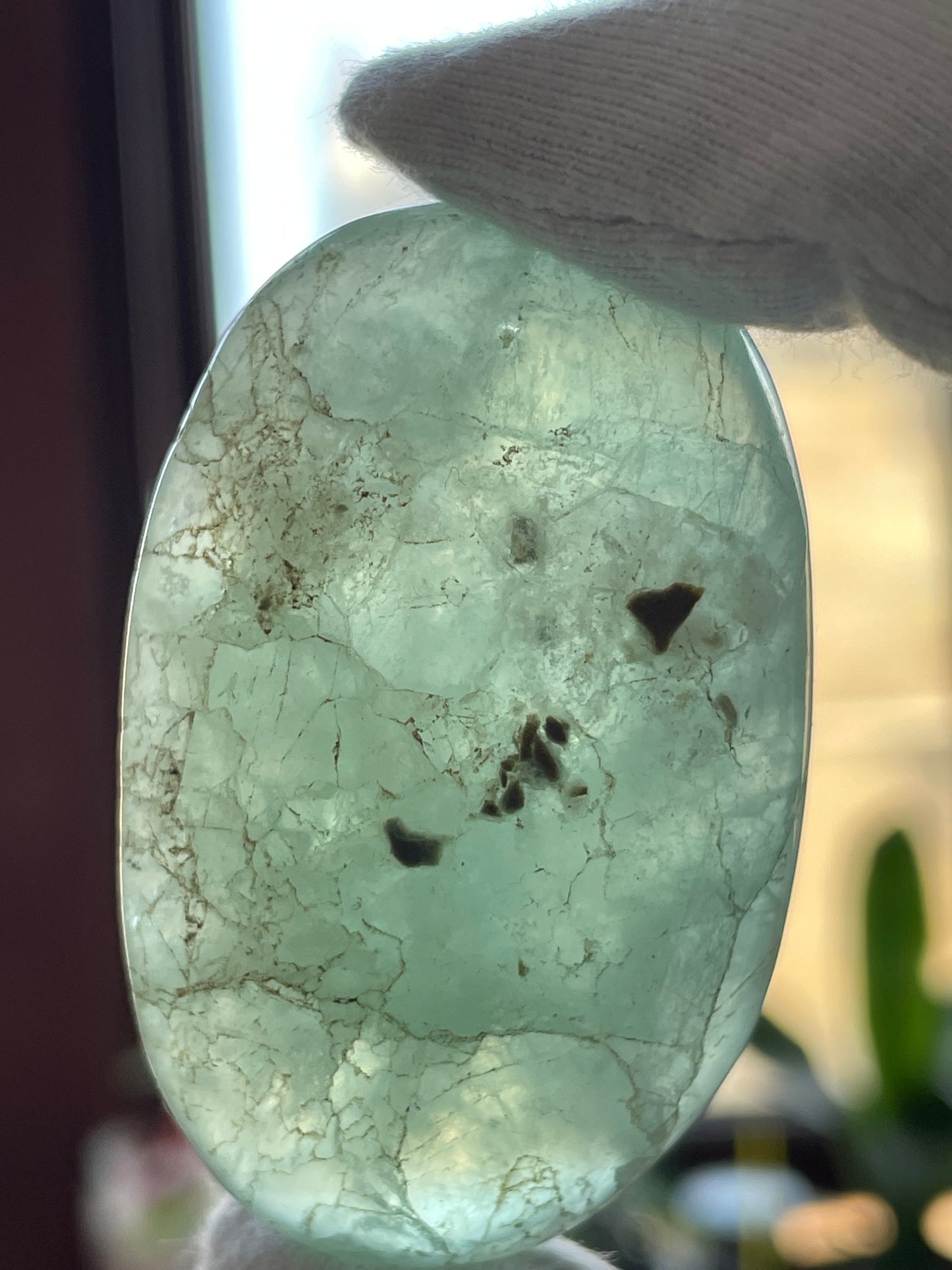 Green Fluorite Uv Reactive Crystal Gemstone Palm stone - S (E)