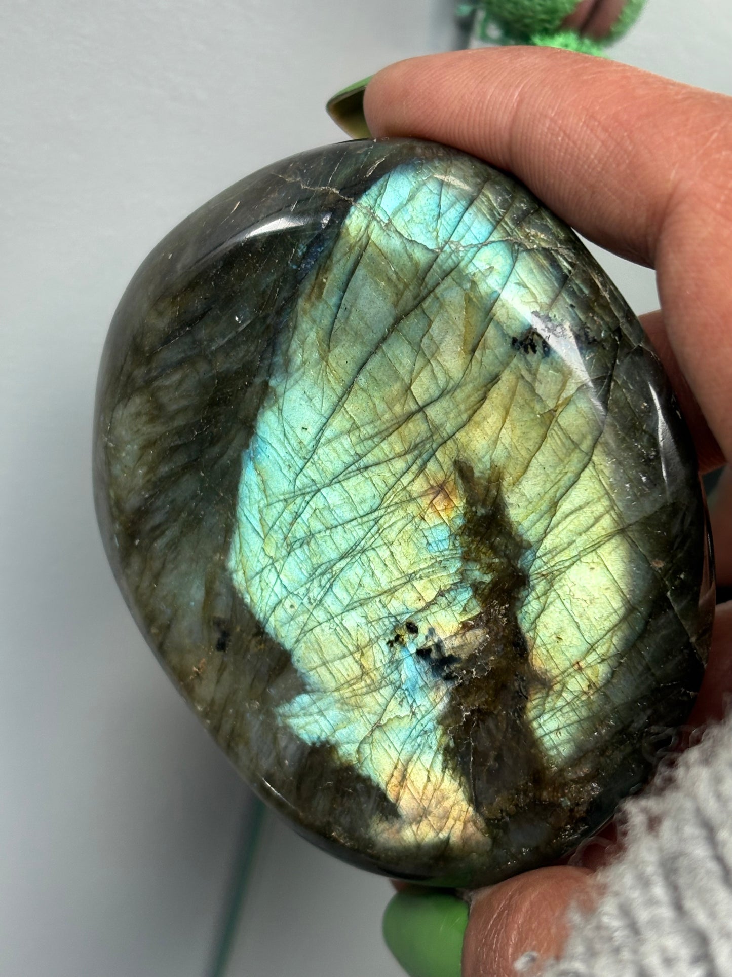 Labradorite Crystal Gemstone Palmstone (L)