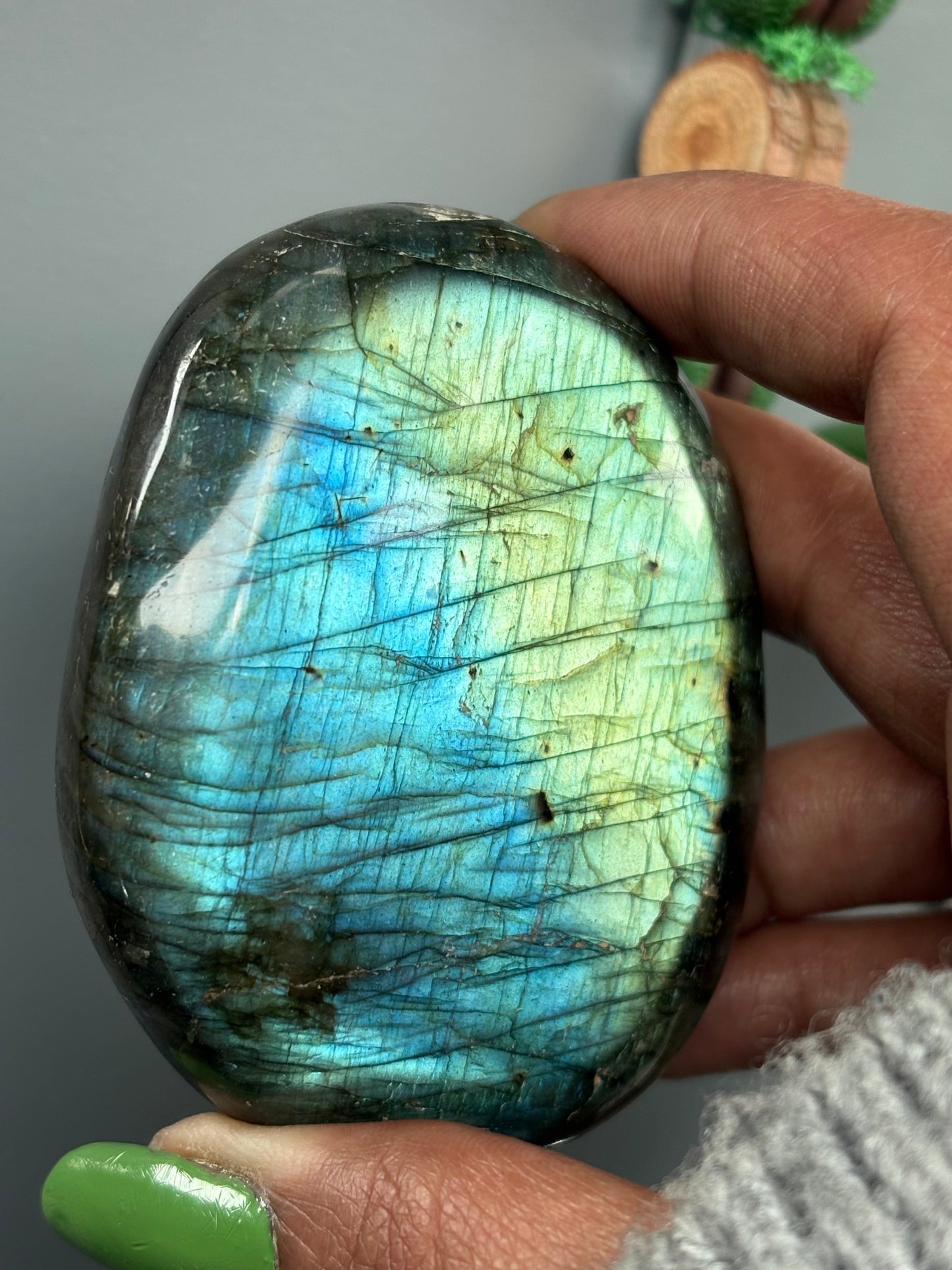 Labradorite Crystal Gemstone Palmstone (L)