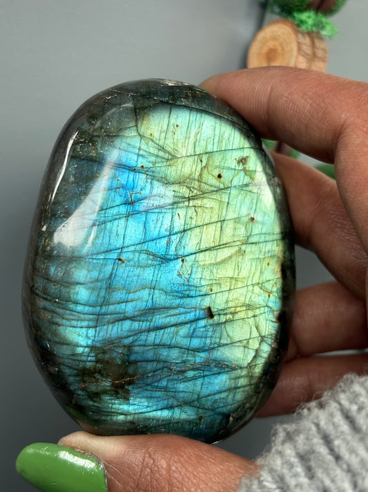 Labradorite Crystal Gemstone Palmstone (L)