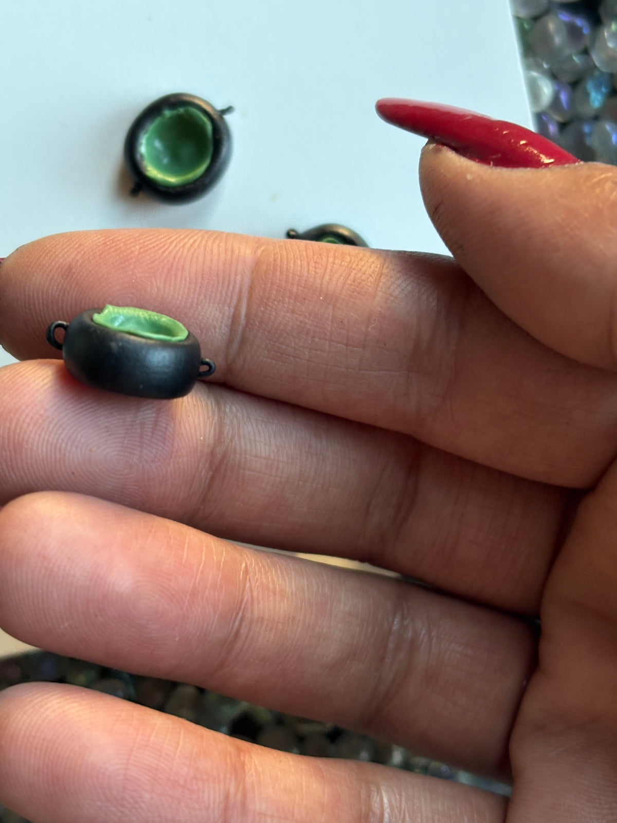 Green Cauldron Clay Art Sphere Holder Mini