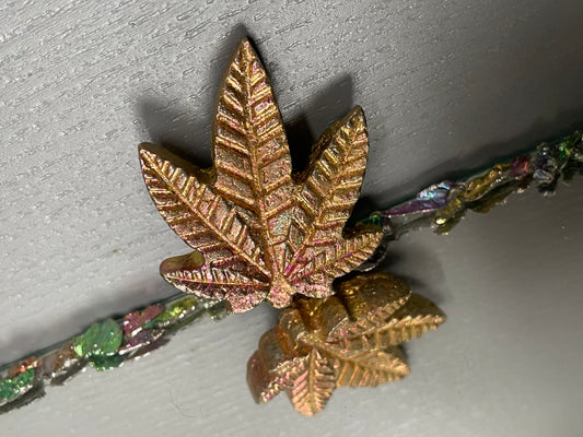 Peach Single Colour Bismuth Crystal Pot Leaf Carving