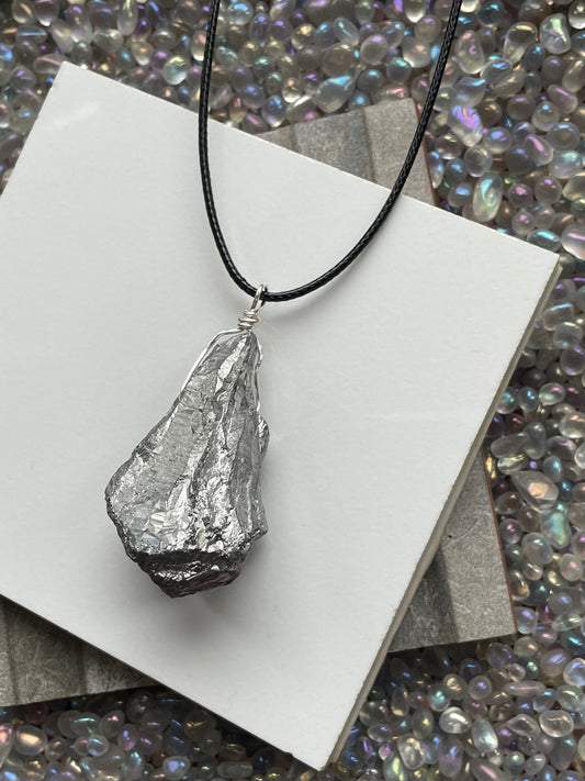 Silver Titanium Coated Quartz Crystal Gemstone Necklace (2)